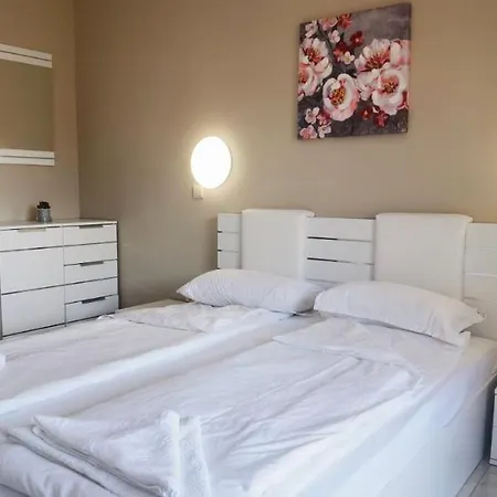 4 Bedroom House - Imperial Heights - - Sonnenstrand Vakantiehuis